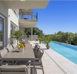 Luxury 4-Bedroom Villa with generous sized Infinity Pool near Buje, Istria. Sleeps 8